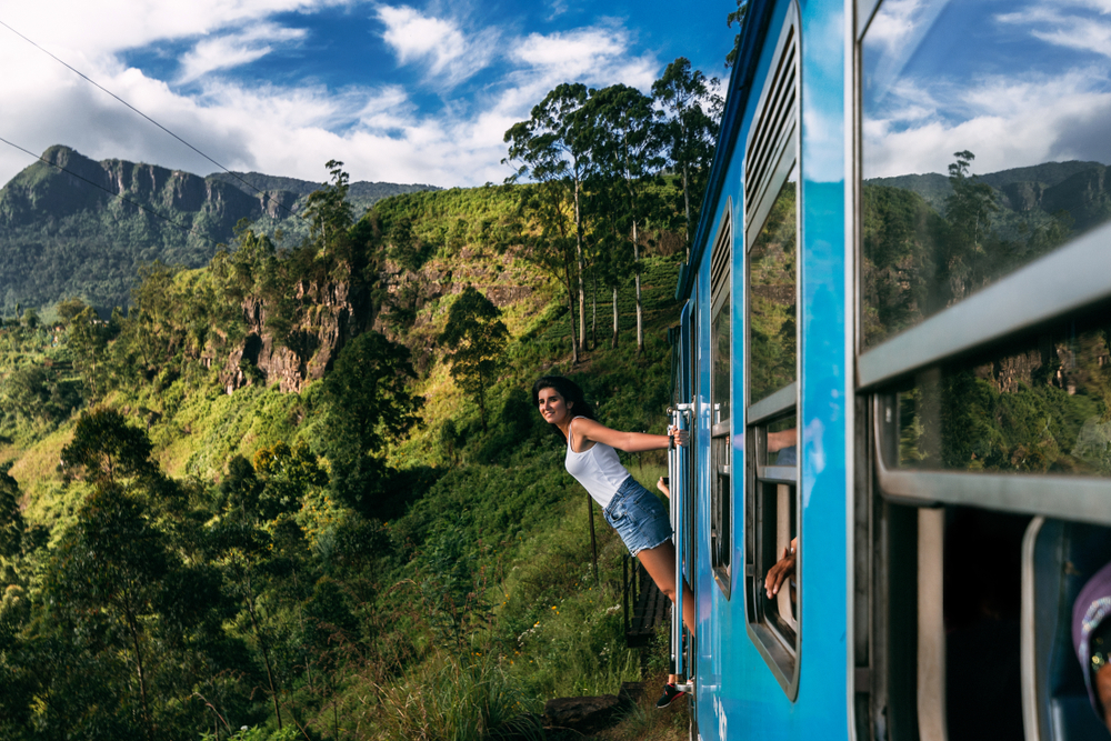 reasons to visit sri lanka the trains